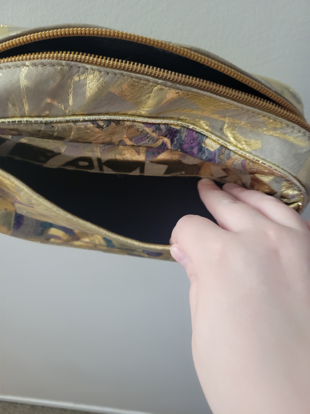 Vintage 90s Metallic Gold Patterned Crossbody Bag with Tassel - Picture 5 of 7